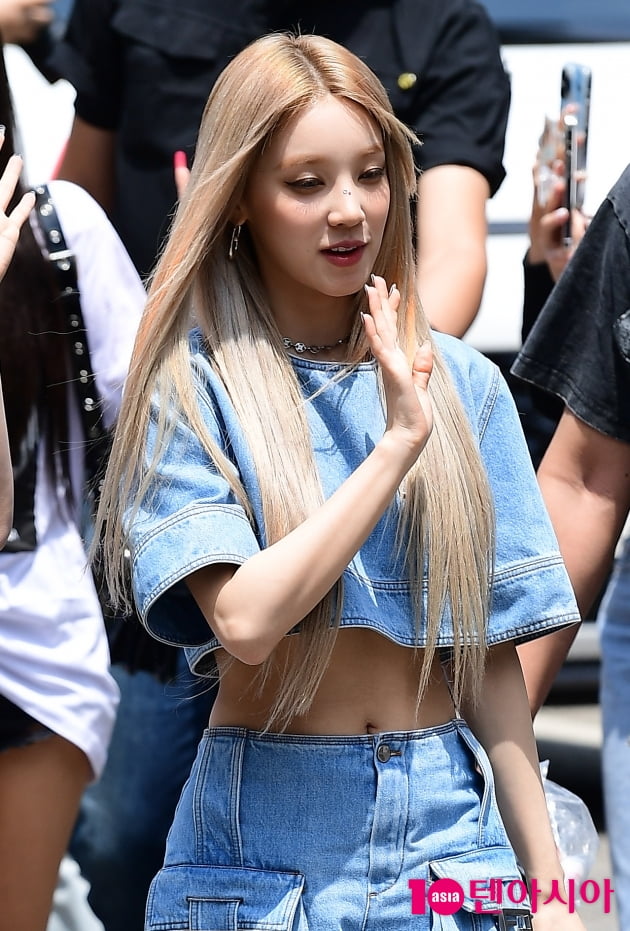 [TEN 포토] 여자아이들 우기 '크롭톱으로 섹시하게'