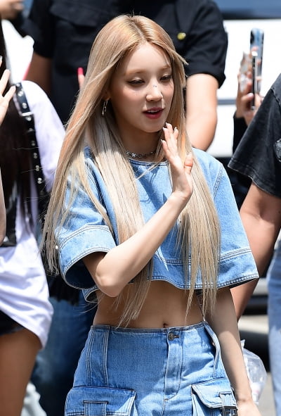[TEN 포토] 여자아이들 우기 '크롭톱으로 섹시하게'