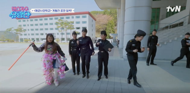 굳이 학생들 시험 전날 공연해야했나…김태호PD의 이기적 방송욕심[TEN피플]
