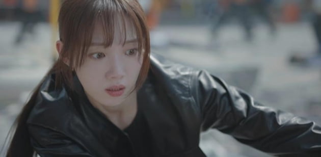 [종합] 안효섭, 손 관통한 철근→건물 2차 붕괴로 매몰…의사 생활 위기('김사부3')