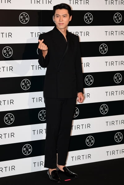 [TEN 포토] 현빈 '러블리한 하트'