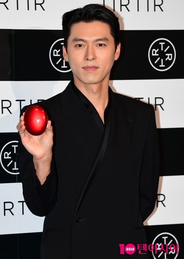 [TEN 포토] 현빈 '빨간 미소'