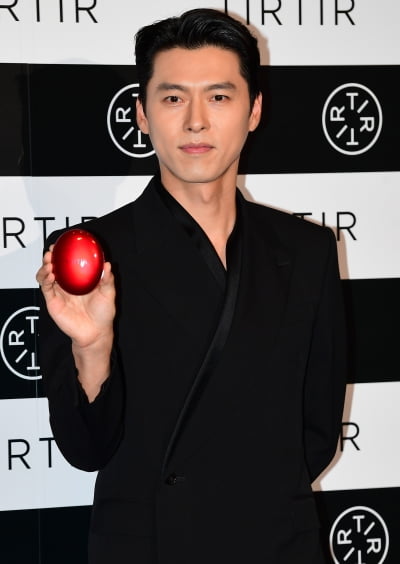 [TEN 포토] 현빈 '빨간 미소'