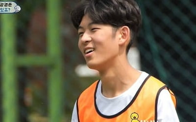 [종합] 장신영♥강경준 17세子, 영화배우 뺨치는 미모…"학교서 유명, 전교생이 좋아해" ('슈돌')