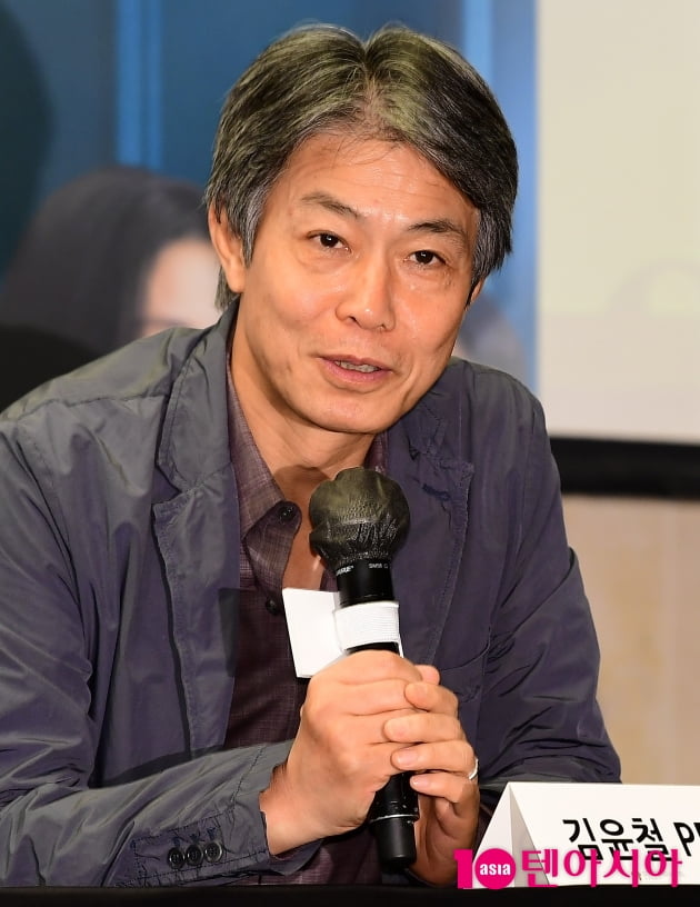 [TEN 포토] 김윤철 감독 "다섯배우 연기력 완벽 두 세 작품 더 하고파"