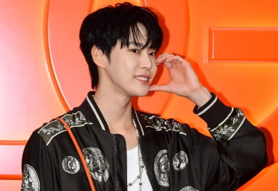 [TEN 포토] NCT 도영 '사랑스러운 하트'