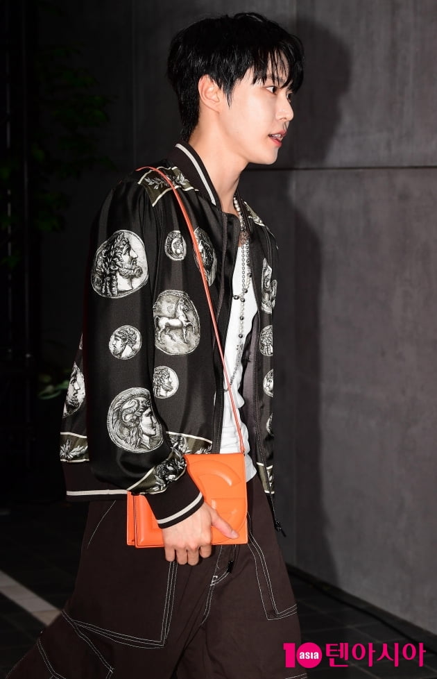 [TEN 포토] NCT 도영 '그림자 마저 멋짐'