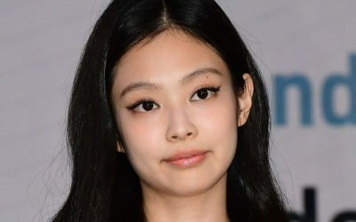 '디 아이돌' 릴리 로즈 뎁 "블랙핑크 제니 라이브, 정말 멋졌다" 감탄 [TEN할리우드]