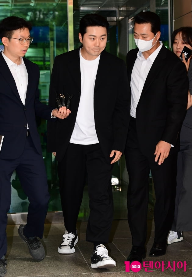 [TEN 포토] 이루 '굳게 입술 닫고'