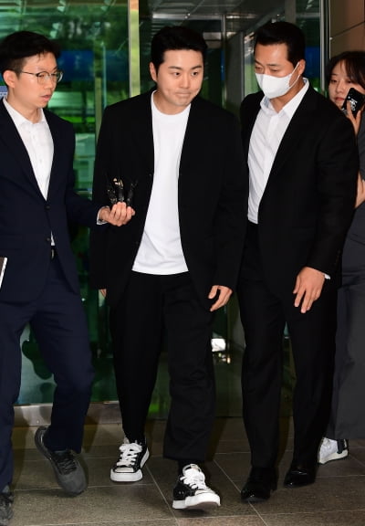 [TEN 포토] 이루 '굳게 입술 닫고'