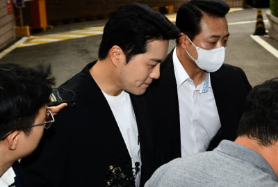 [TEN 포토] 이루 '아끼는 말 언제 열까?'