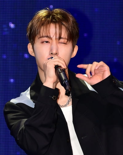 [TEN포토] 비아이 "팬의 선택에 따라 다가갈수 있기를"