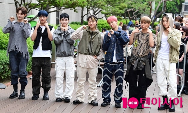 [TEN포토] ATBO '귀여운 포즈 까꿍'