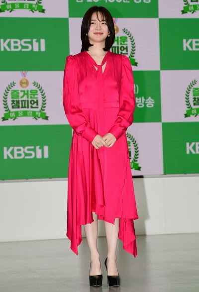 [TEN포토] 이엘리야 '화려한 패션'