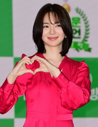 [TEN포토] 이엘리야 '핑크빛 하트'