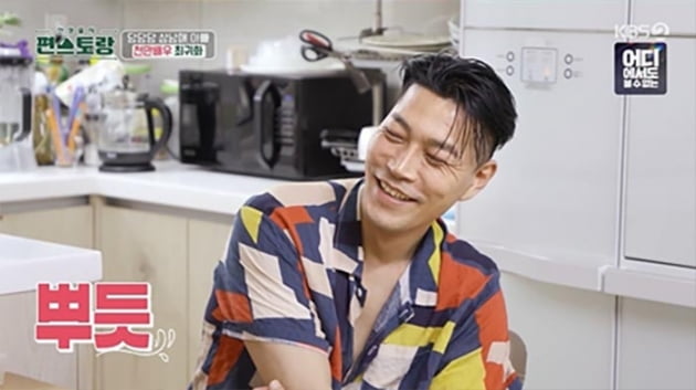 [종합] 최귀화, 15년차 유부남에 애도 둘…♥아내 문자만 봐도 '광대 승천'('편스토랑')
