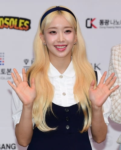 [TEN포토] 스테이씨 수민 '손 흔드는 인형'