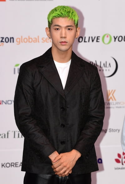 [TEN포토] 카드 비엠 '화려한 헤어컬러'