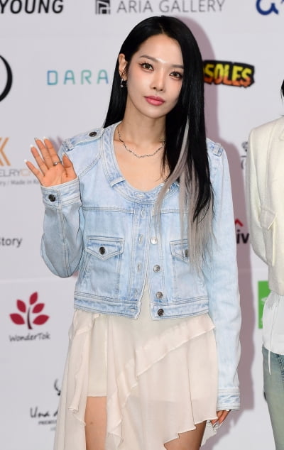 [TEN포토] 카드 전소민 '사랑스러운 눈맞춤'