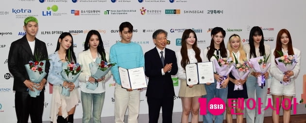[TEN포토] 카드-스테이씨 '프랑크푸르트 한류박람회 한류 홍보대사 위촉'