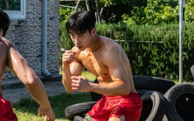 "브로맨스 천국" 우도환·이상이, 마동석 주먹과 동급? 10kg 증량+복근 장착한 복서('사냥개들')