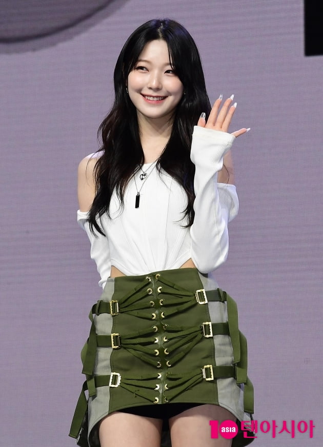 [TEN포토] 프로미스나인 백지헌 '치명적인 눈웃음'