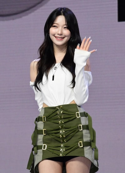 [TEN포토] 프로미스나인 백지헌 '치명적인 눈웃음'