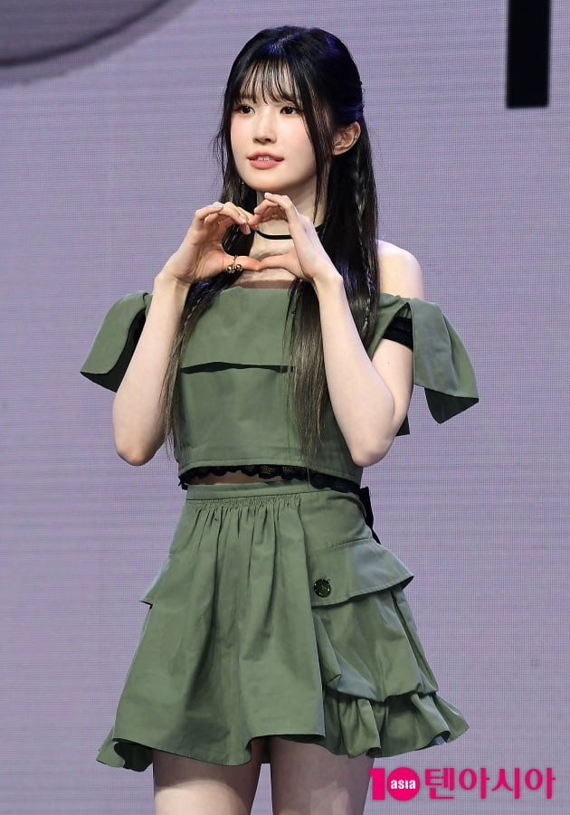 [TEN포토] 프로미스나인 송하영 '러블리한 하트'