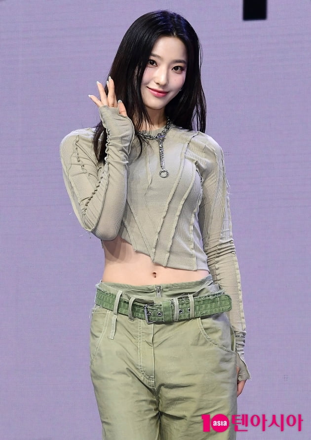 [TEN포토] 프로미스나인 이새롬 '미모가 반칙이야!'