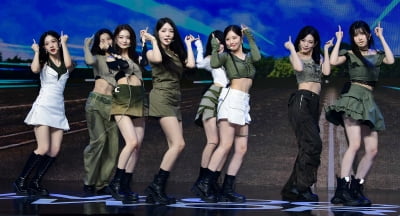 [TEN포토] 프로미스나인 '장르와 스펙트럼 넓힌 앨범'