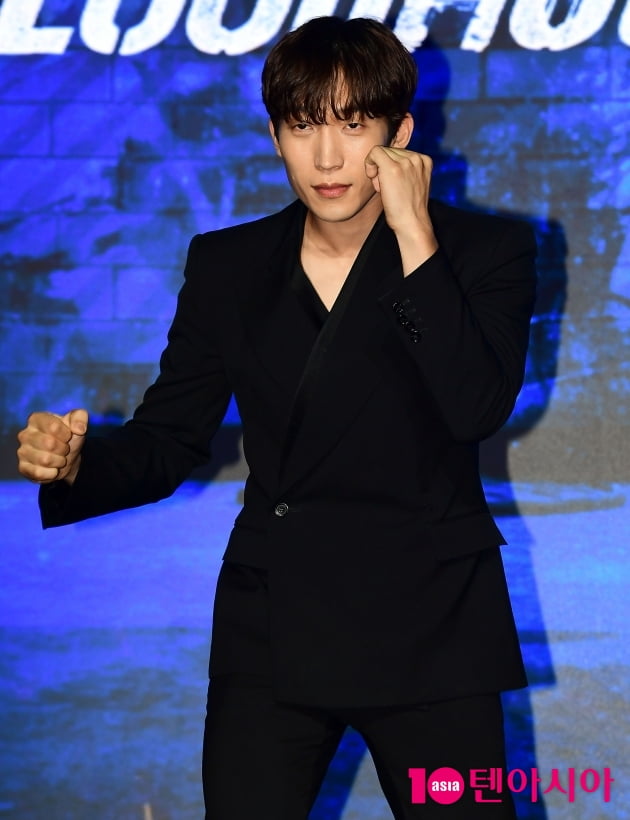 [TEN포토] 이상이 '주먹이 운다'