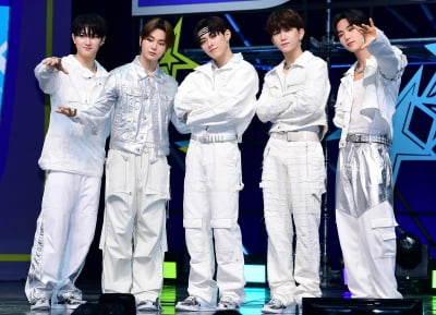 [TEN포토] 더뉴식스 "천준혁은 건강은 회복중"