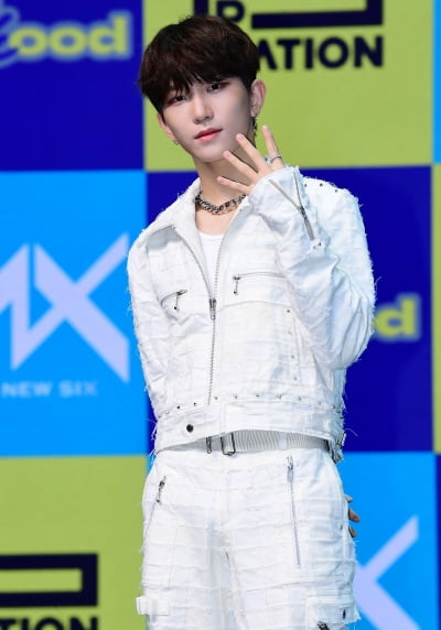 [TEN포토] 더뉴식스 오성준 '우아한 훈남'