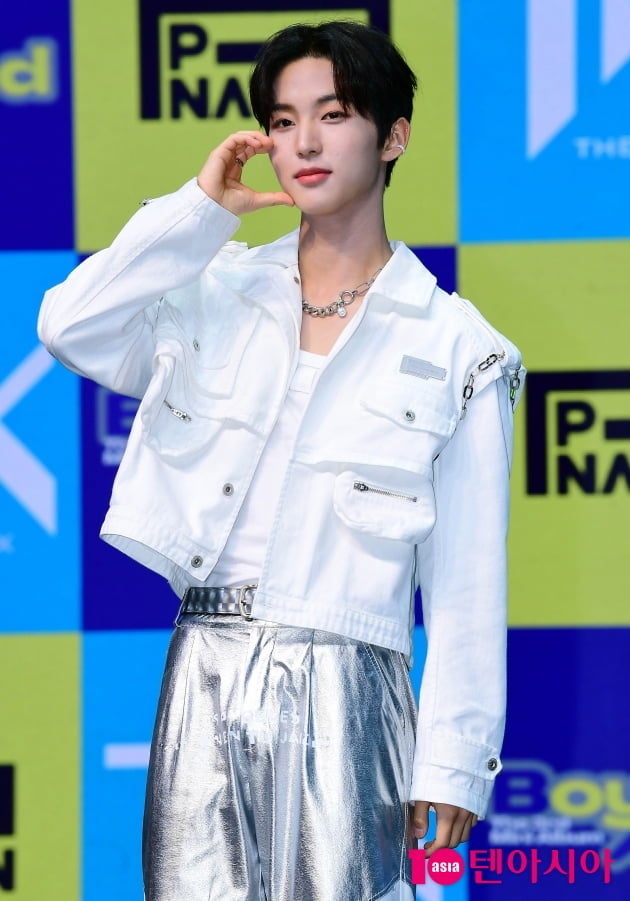 "2023년 아닌 1993년"…더뉴식스, 레트로로 컴백 "목표는 전 세대 아우를 음악"[TEN현장]