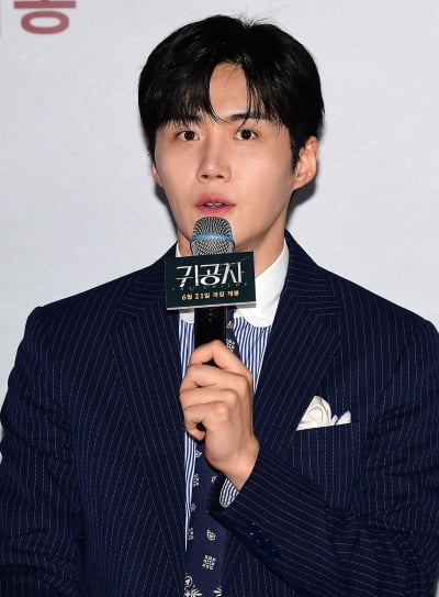 [TEN포토] 김선호 '첫 영화 첫 언론시사 떨리네'