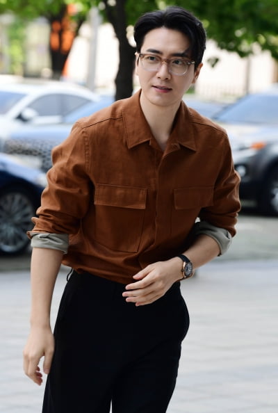 [TEN포토] 이준혁 '안경으로 모범생 이미지'