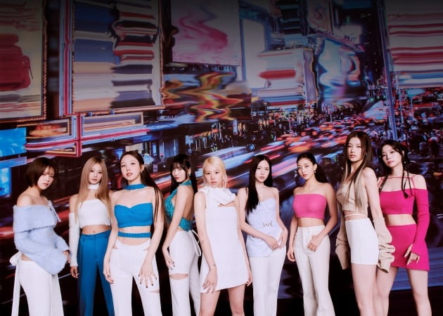 트와이스, 'K팝 걸그룹 최초' 미국 내 앨범 판매량 100만 장 돌파