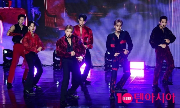 [TEN포토] VAV '뱀즈들이 오랜 기다림 만큼 좋은활동을 시작'