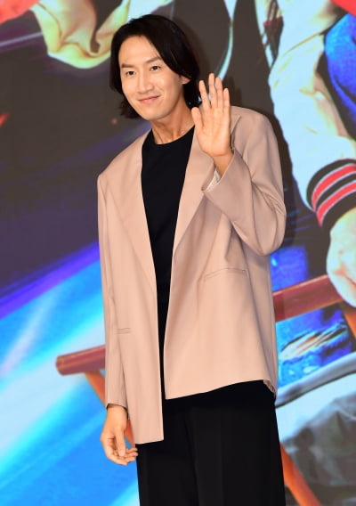 [TEN포토] 이광수 '스윗한 인사'