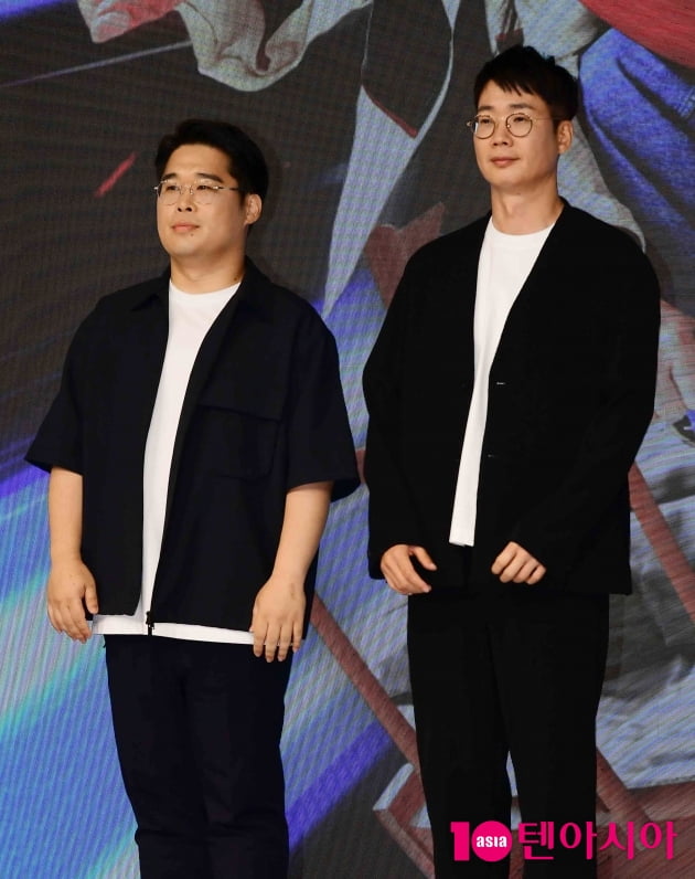 [TEN포토] 김동진 연출-조효진 연출 '더 존: 버텨야 산다 시즌 2 기대해주세요'