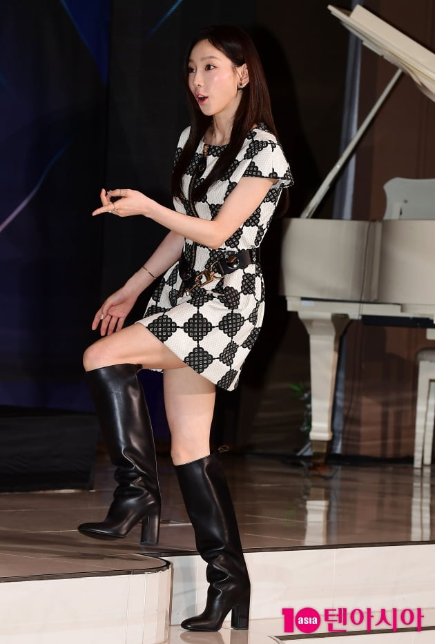 [TEN포토] 태연 '저기로 가면 되나요?'