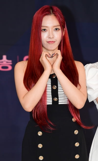 [TEN포토] 도화 '수줍은 하트'