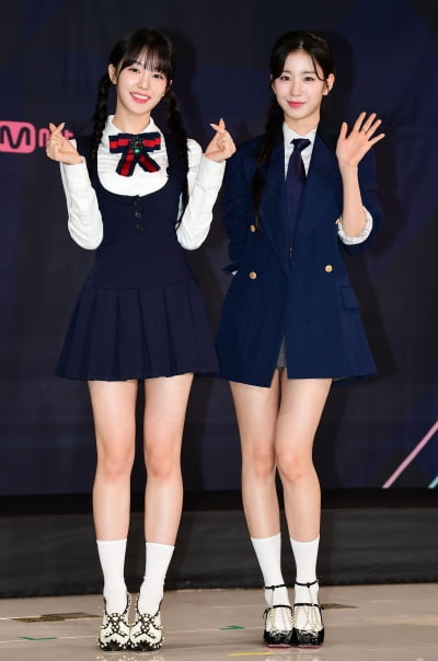 [TEN포토] 우아 나나-우연 '스쿨룩으로 깜찍하게'