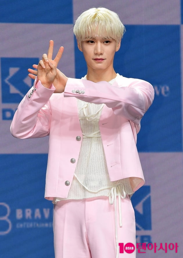 [TEN포토] 다크비 룬 '상큼한 브이'