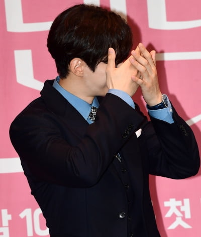 [TEN포토] 이준호 '아 눈부셔~'