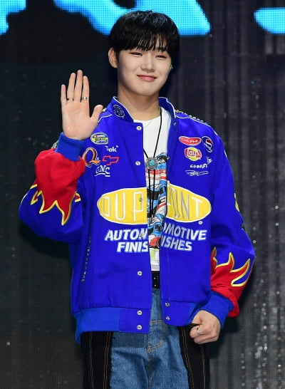 [TEN포토] 루네이트 은섭 '막내의 보조개 미소'
