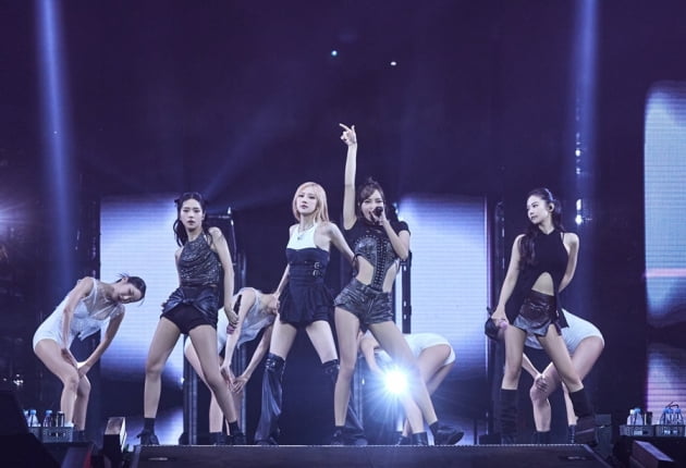 블랙핑크, '로제 고향' 호주서 4년 만의 콘서트…4회 공연 매진→블링크 '환호'