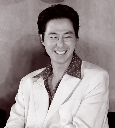 [TEN포토] 조인성 '빵터져도 멋짐'