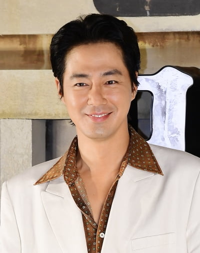 [TEN포토] 조인성 '자기 주장이 강한 이목구비'