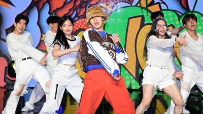 [TEN포토] 김재환 "댄스연습 정말 열심히 했다"